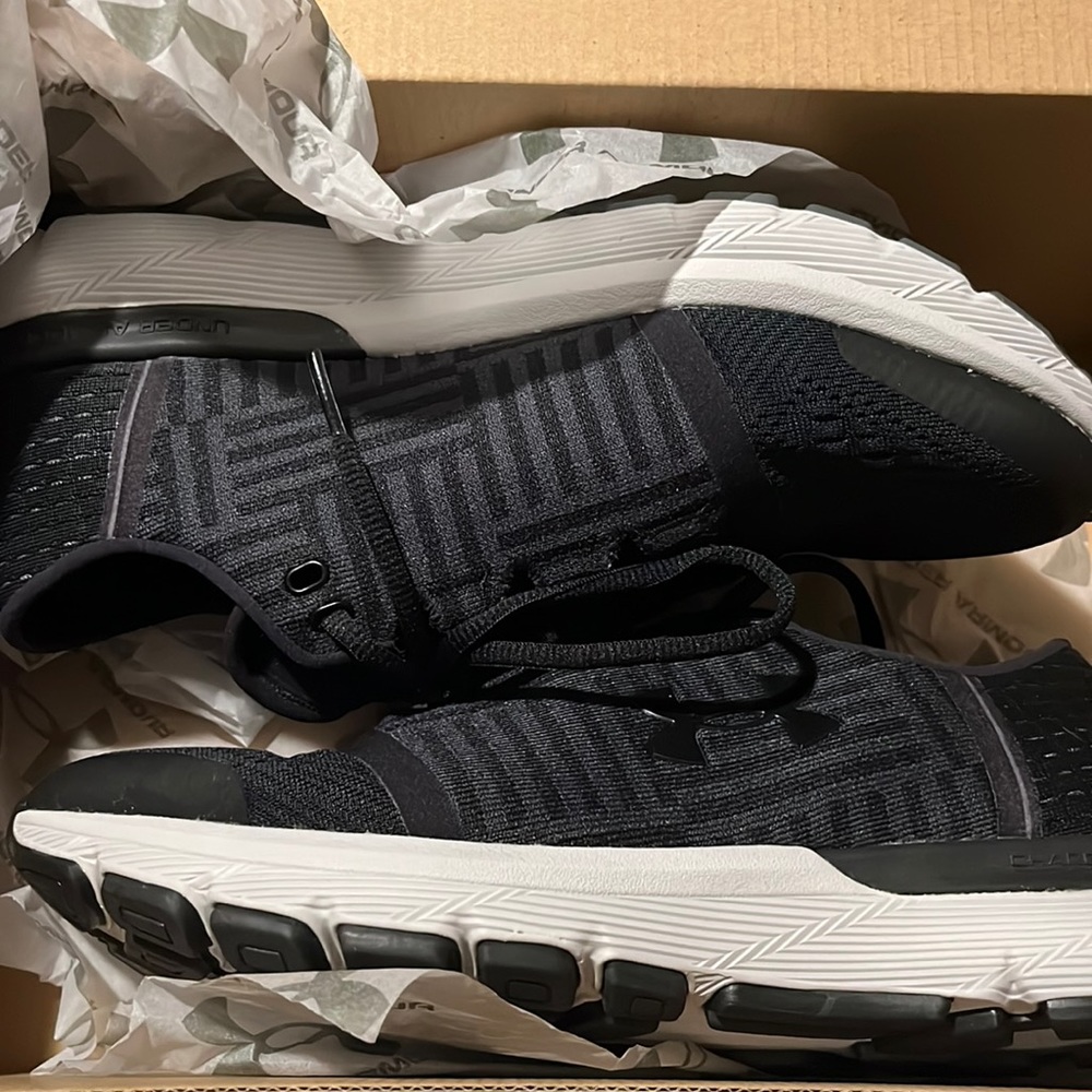 Brand new never worn Womens under armor speedform Gemini 3 size 9.5